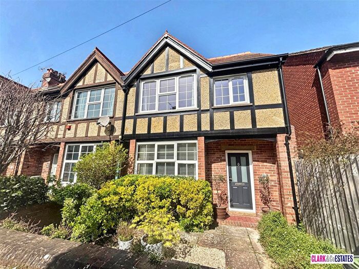 4 Bedroom End Terrace House For Sale In Majorfield Road, Topsham, EX3