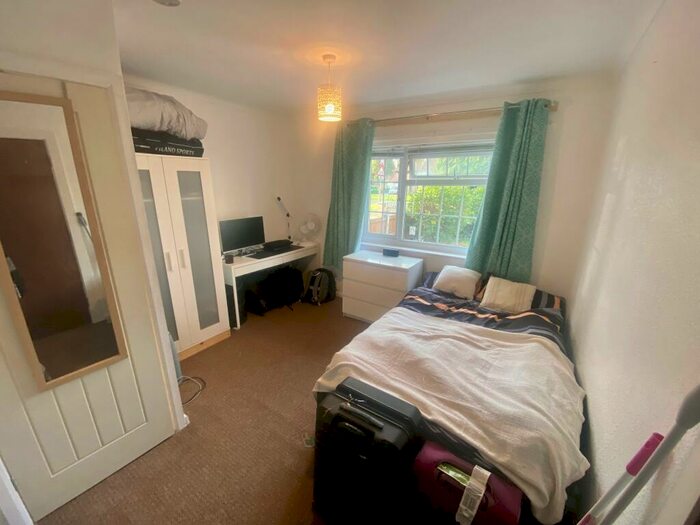 6 Bedroom Bungalow To Rent In ** Pppw Excluding Bills** Middleton Boulevard, Nottingham, NG8