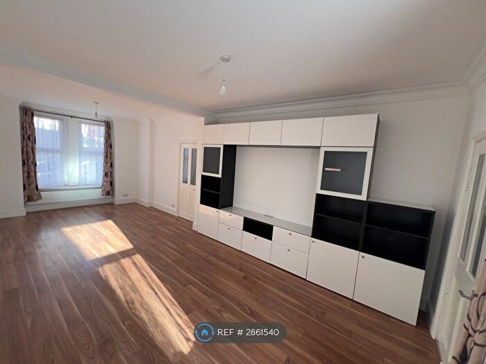 2 Bedroom Terraced House To Rent In Foxhall Road, Nottingham, NG7