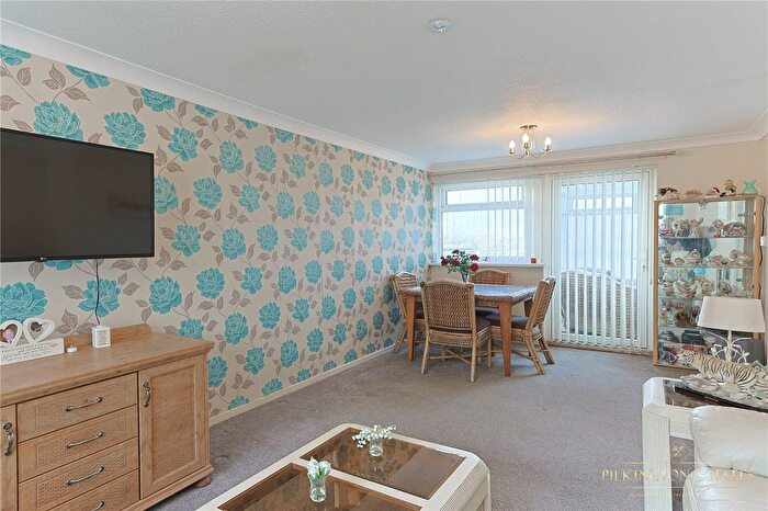 3 Bedroom End Of Terrace House For Sale In Hurrell Close, Plymouth, Devon, PL6