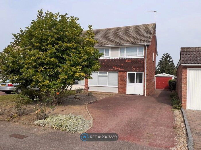 3 Bedroom Semi-Detached House To Rent In Crossways, Sittingbourne, ME10