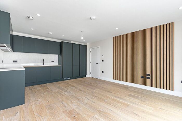 2 Bedroom Flat To Rent In Priests Bridge, East Sheen, London, SW14