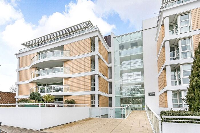 2 Bedroom Flat To Rent In Brook Parade, High Road, Chigwell, IG7