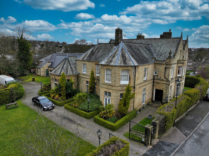 11 Bedroom Manor House For Sale In Glenholme Park, Clayton, BD14