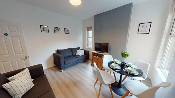 6 Bedroom House To Rent In Queens Road, Beeston, Nottingham, NG9
