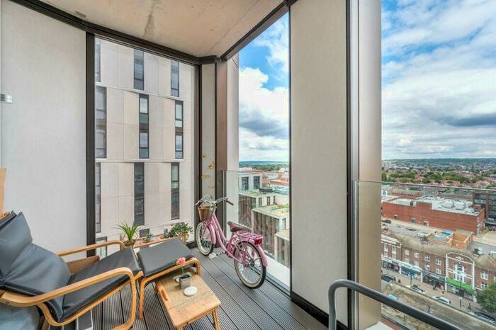 2 Bedroom Flat To Rent In College Road, Harrow Square, Harrow, HA1
