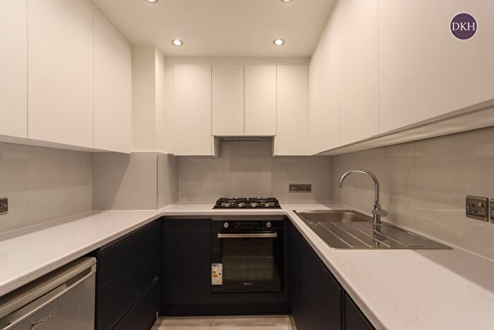 2 Bedroom Flat For Sale In Grove Mill Lane, Watford, Hertfordshire, WD17