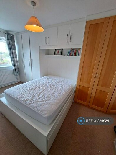 2 Bedroom Flat To Rent In Chalfont Avenue, Amersham, HP6