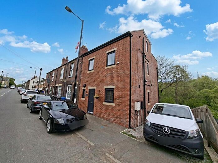 3 Bedroom Detached House For Sale In Manchester Road, Deepcar, S36