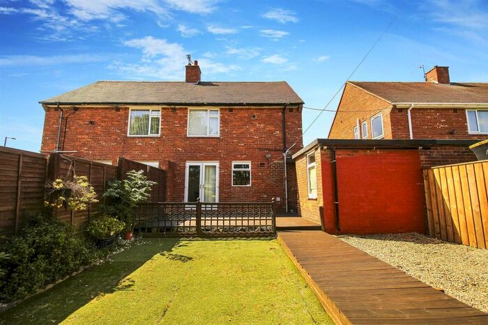 3 Bedroom Semi-Detached House To Rent In Lynn Road, North Shields, NE29