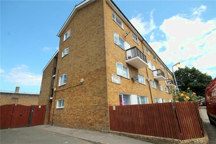 4 Bedroom Maisonette To Rent In Heathfield Square, London, SW18