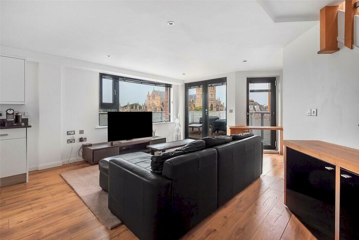 2 Bedroom Flat To Rent In Bedford Street, Exeter, Exeter, EX1