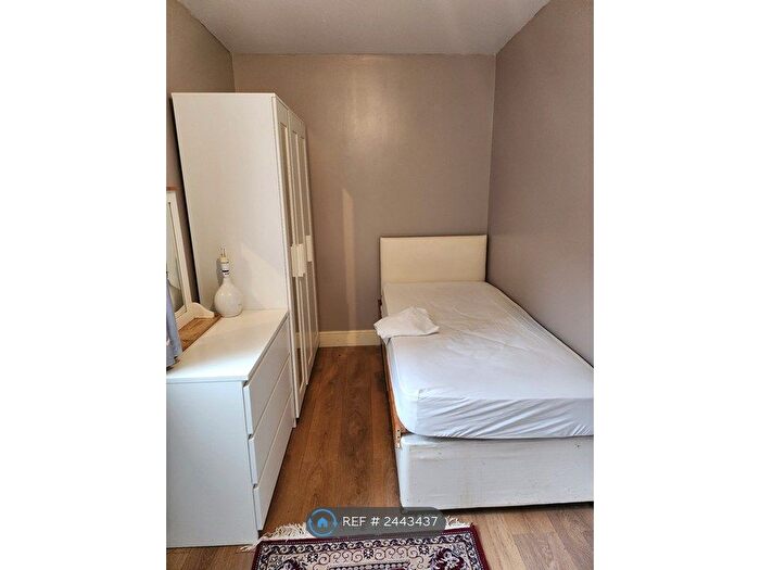 Studio To Rent In Hounslow, Hounslow, TW4