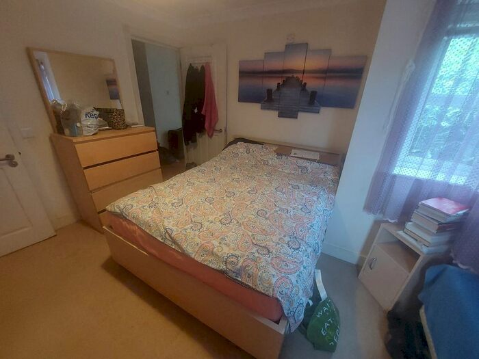 2 Bedroom Flat To Rent In Winchester Road, Shirley, Southampton, SO16