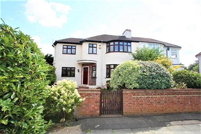 4 Bedroom Semi-Detached House To Rent In Woodside Avenue, BR7