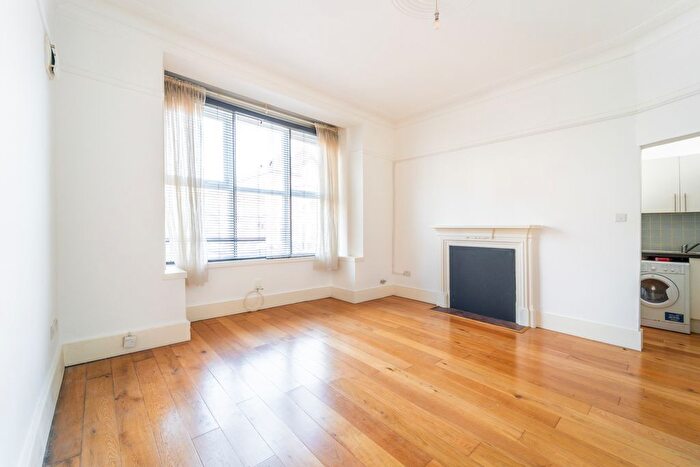 2 Bedroom Flat To Rent In Church Lane, London, N8