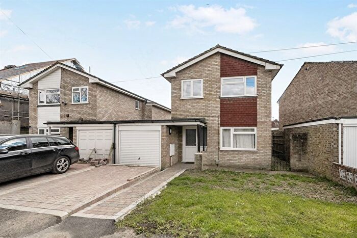 4 Bedroom Detached House To Rent In Salford Close, Reading, RG2