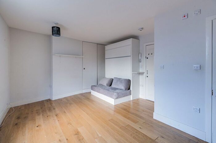 Studio To Rent In Kingsland Road, London, E8