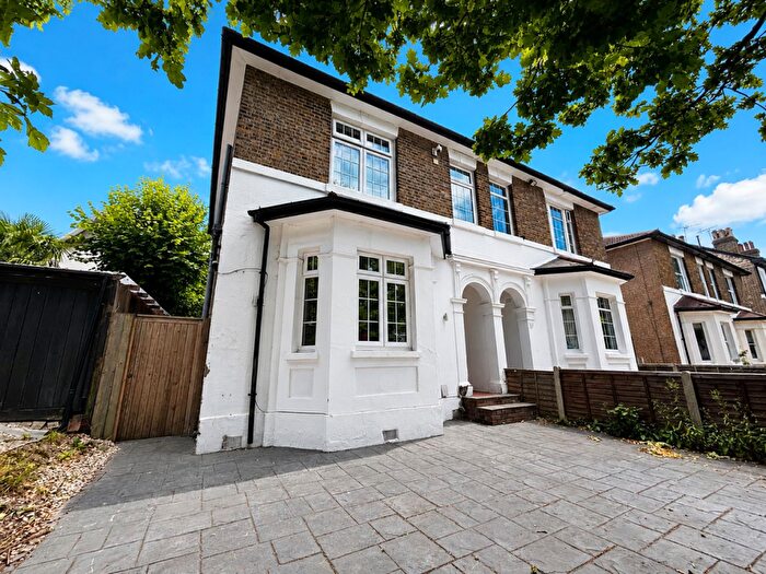 3 Bedroom Semi-Detached House For Sale In Freelands Road, Bromley, BR1