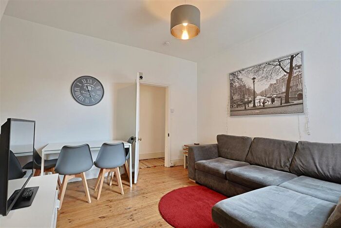 3 Bedroom Flat To Rent In Myrtle Grove, West Jesmond, Newcastle Upon Tyne, NE2