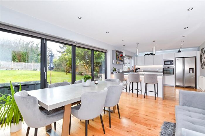 4 Bedroom Detached House For Sale In Barn Hill, Roydon, Essex, CM19