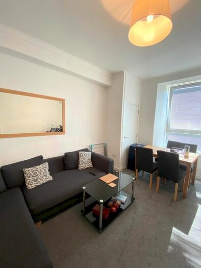 2 Bedroom Flat To Rent In Pitfour Street, West End, Dundee, DD2