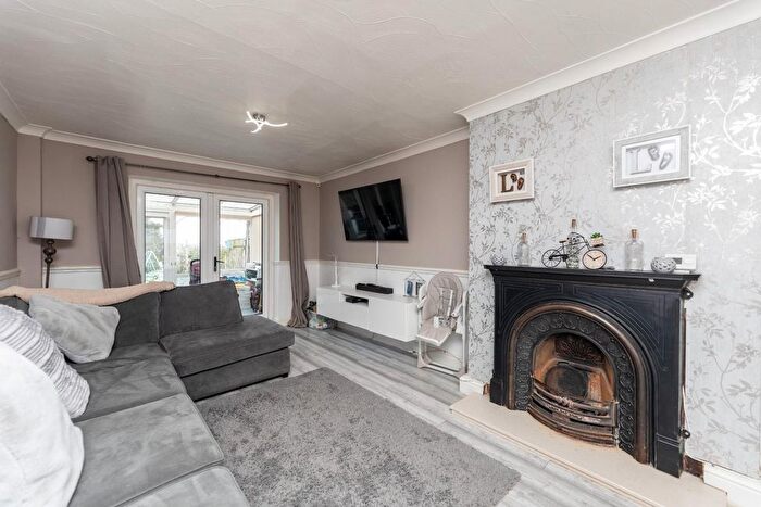 3 Bedroom Semi-Detached House For Sale In Elmete Road, Castleford, WF10