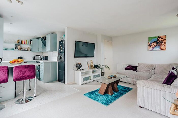 2 Bedroom Flat To Rent In Buckingham Walk, New Milton, BH25