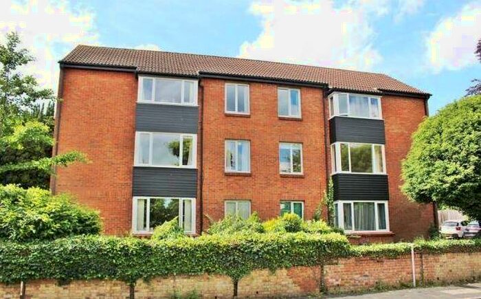 2 Bedroom Flat To Rent In Lattimore Road, St Albans, AL1