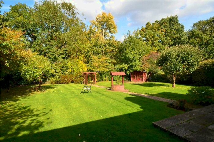 2 Bedroom Bungalow To Rent In Southbourne Close, Pinner, Middlesex, HA5