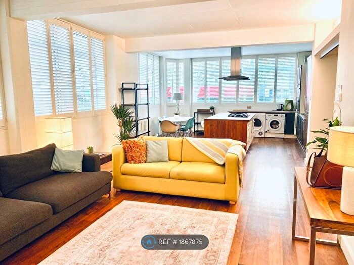 1 Bedroom Flat To Rent In Martha's Buildings, London, EC1V