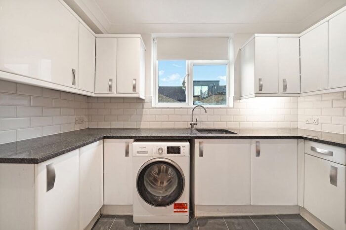 2 Bedroom Flat To Rent In Priory Park Road, Brondesbury, NW6