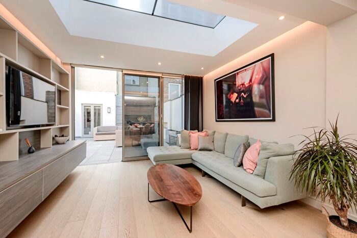 2 Bedroom Flat To Rent In Cheval Place, Knightsbridge, SW7