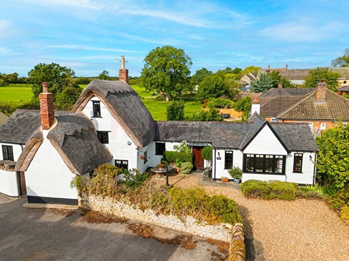 4 Bedroom Detached House For Sale In Ram Cottage High Street, Stoke Goldington Newport Pagnell, MK16