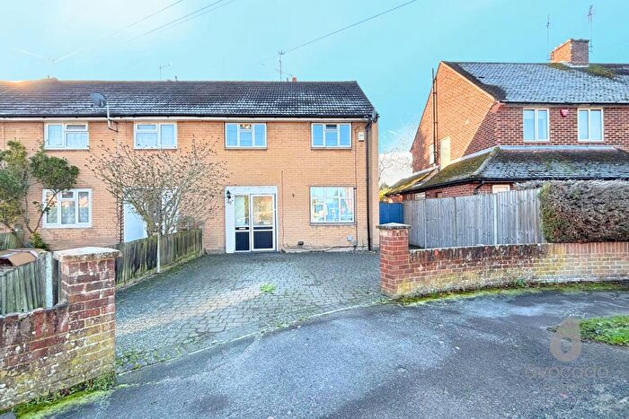 3 Bedroom End Terrace House For Sale In Finch Road, Earley, Reading, Berkshire, RG6