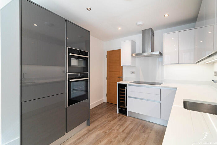 3 Bedroom Apartment To Rent In Tenby Heights, Tenby Street North, Jewellery Quarter, Birmingham, B1