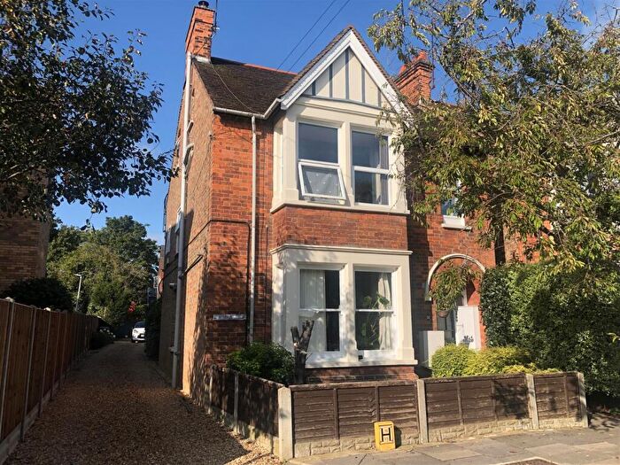 1 Bedroom Flat To Rent In Merton Road, Bedford, MK40