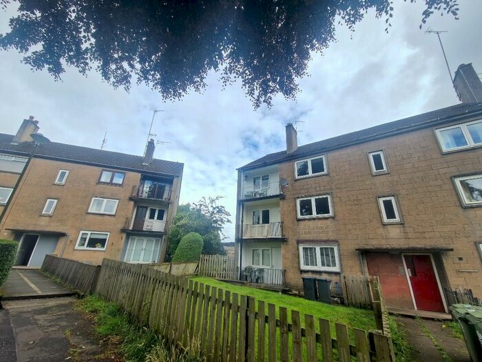 3 Bedroom Flat To Rent In Fulton Crescent, Kilbarchan, Renfrewshire, PA10