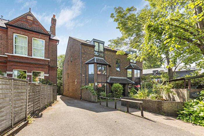 2 Bedroom Flat For Sale In Castelnau, Barnes, London, SW13