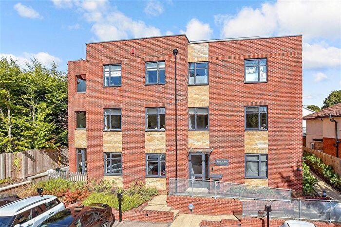 2 Bedroom Flat For Sale In Grange Road, Sutton, Surrey, SM2