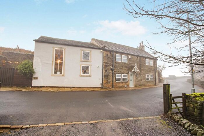 4 Bedroom Detached House For Sale In Old Lindley Road, Holywell Green, Halifax, West Yorkshire, HX4