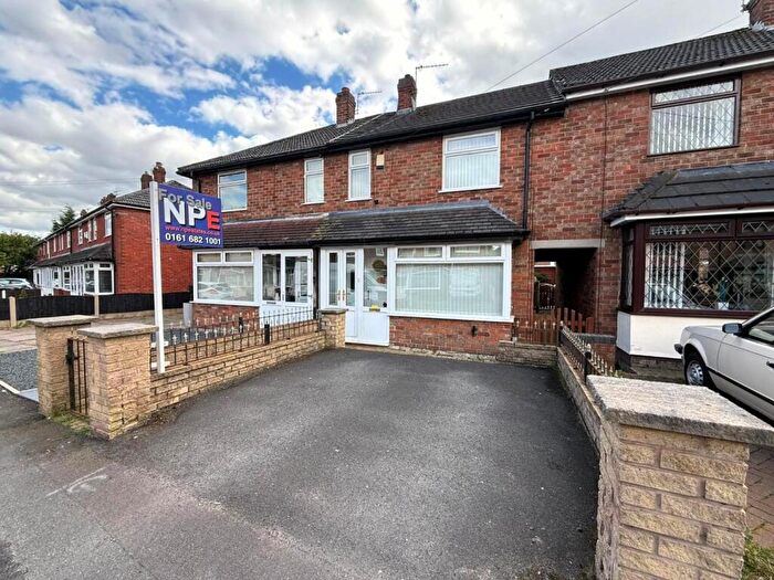 3 Bedroom Town House For Sale In Glenmore Drive, Failsworth, Manchester, M35