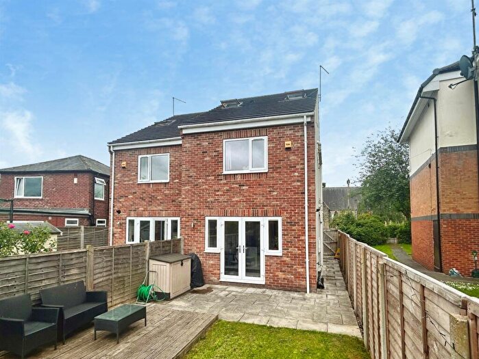 3 Bedroom Semi-Detached House For Sale In Sandbed Lane, Leeds, LS15