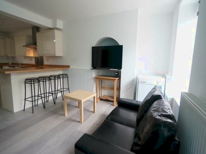 4 Bedroom House To Rent In Caellepa, Bangor, Gwynedd, LL57