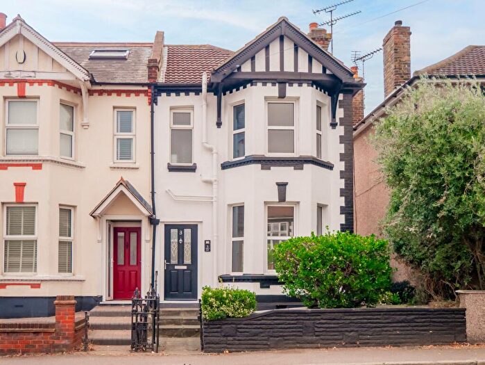 3 Bedroom Semi-Detached House For Sale In High Road, Rayleigh, SS6