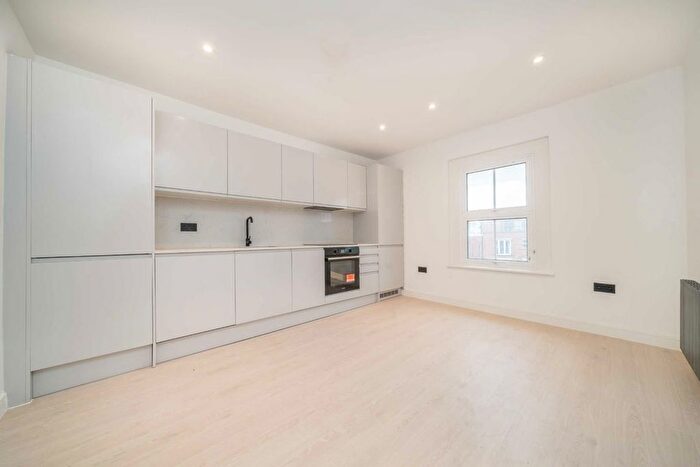 1 Bedroom Flat To Rent In Surbiton Road, Kingston Upon Thames, KT1