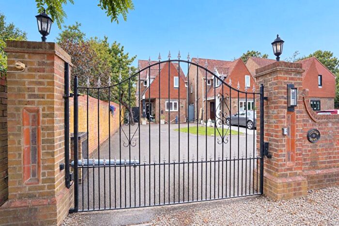 4 Bedroom Detached House For Sale In Cottage Mews, Westmoreland Avenue, Hornchurch, RM11