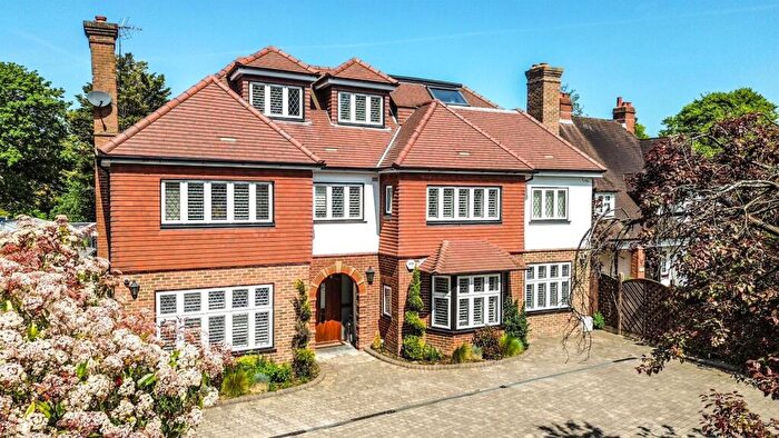 6 Bedroom Detached House For Sale In The Crescent, South Cheam, SM2
