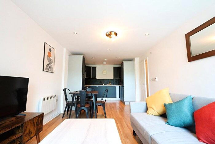 2 Bedroom Apartment For Sale In Paxton Drive, Bristol, BS3