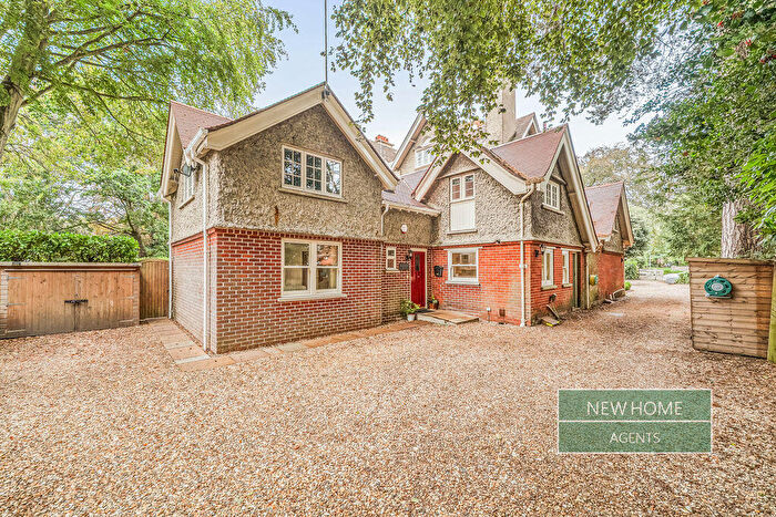 3 Bedroom Link Detached House For Sale In Westover Mews, Portarlington Road, Bournemouth, BH4